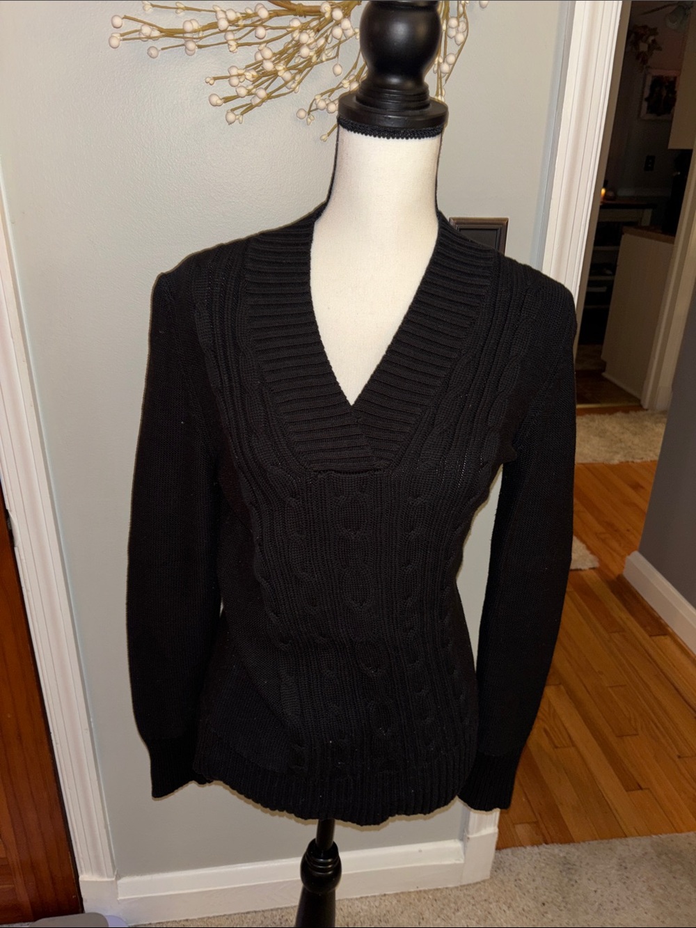 Faded Glory Black Cable-Knit V-Neck Sweater Size Medium